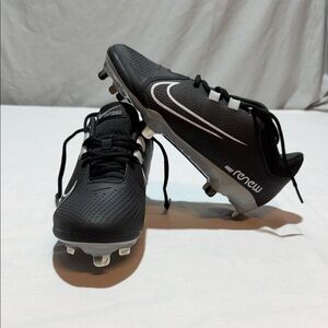 Nike Women’s Black/White Hyperdiamond 4 Pro Metal Softball Cleats
